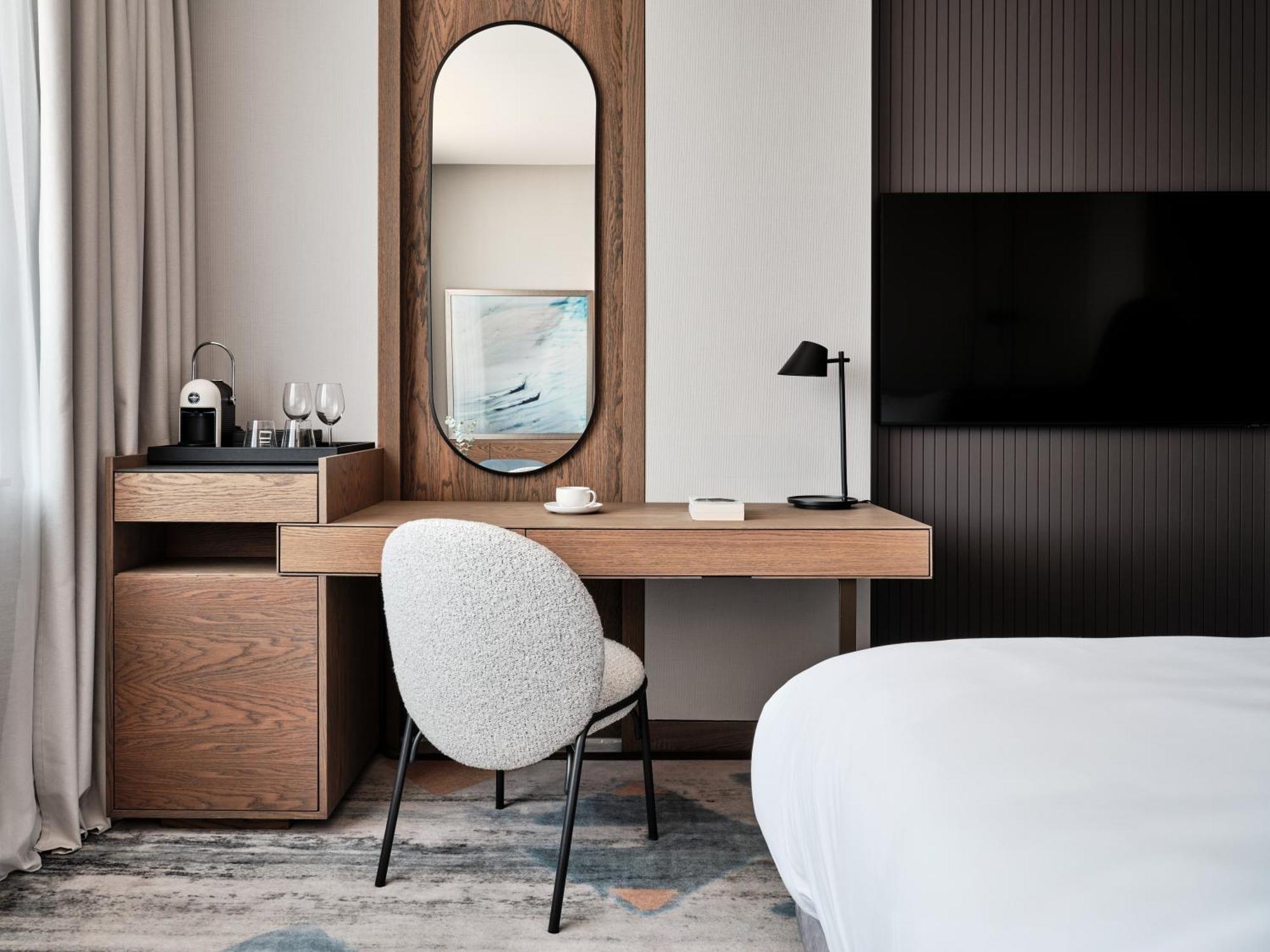 Hotel Crowne Plaza Sofia By Ihg Exterior foto
