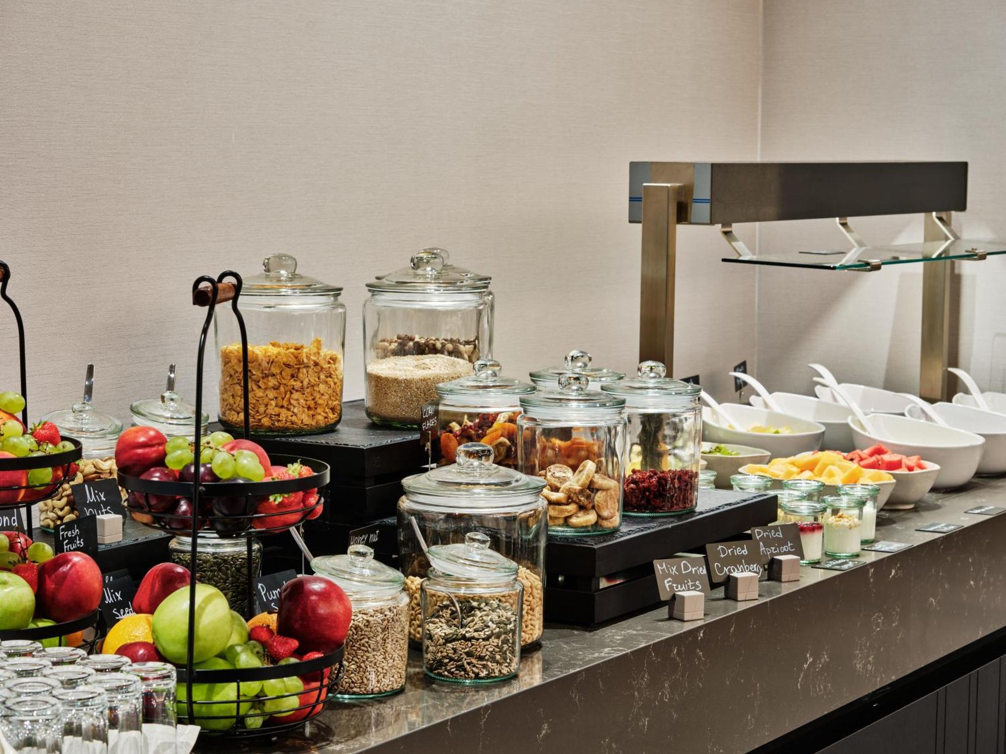 Hotel Crowne Plaza Sofia By Ihg Exterior foto
