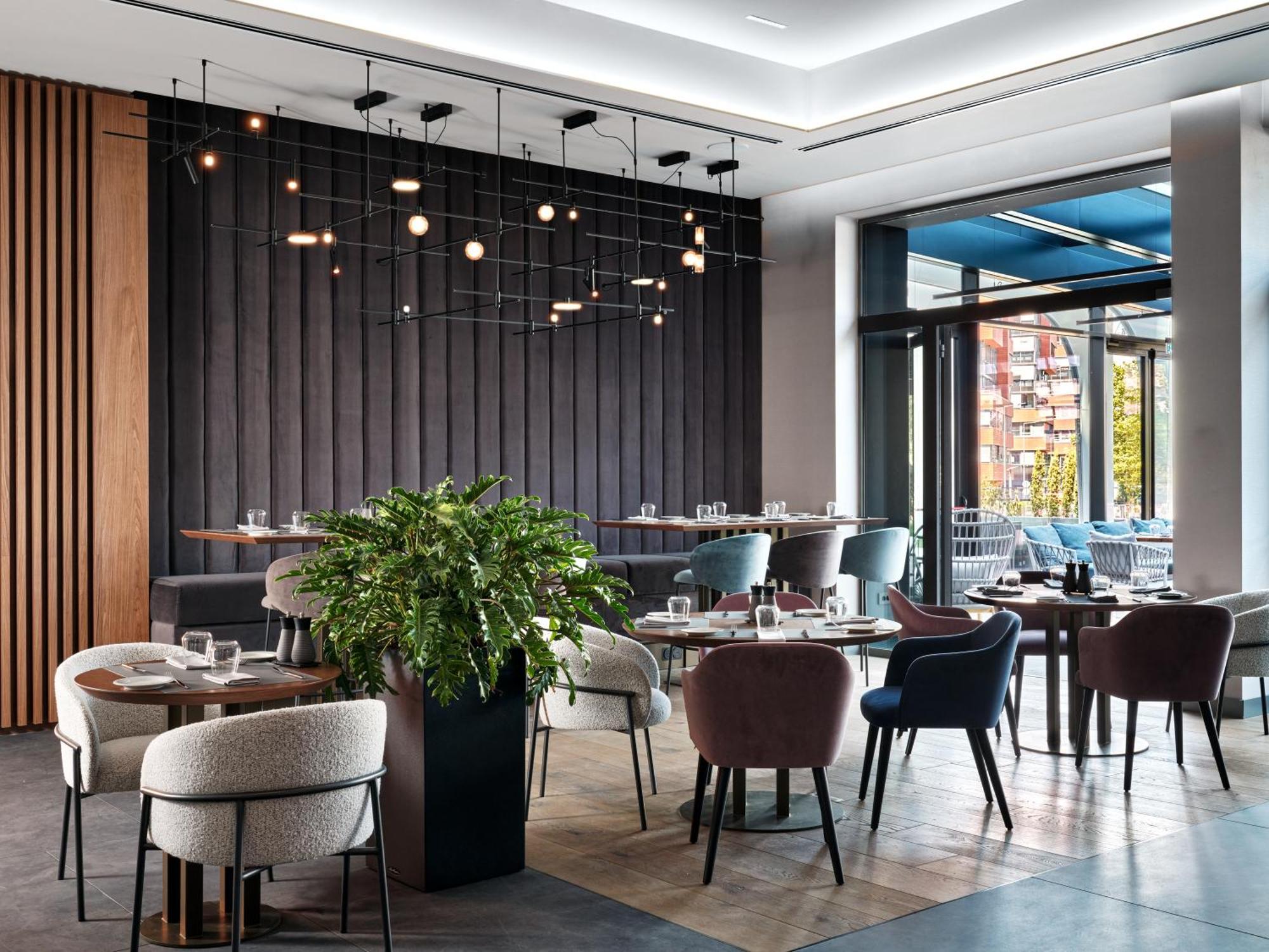 Hotel Crowne Plaza Sofia By Ihg Exterior foto