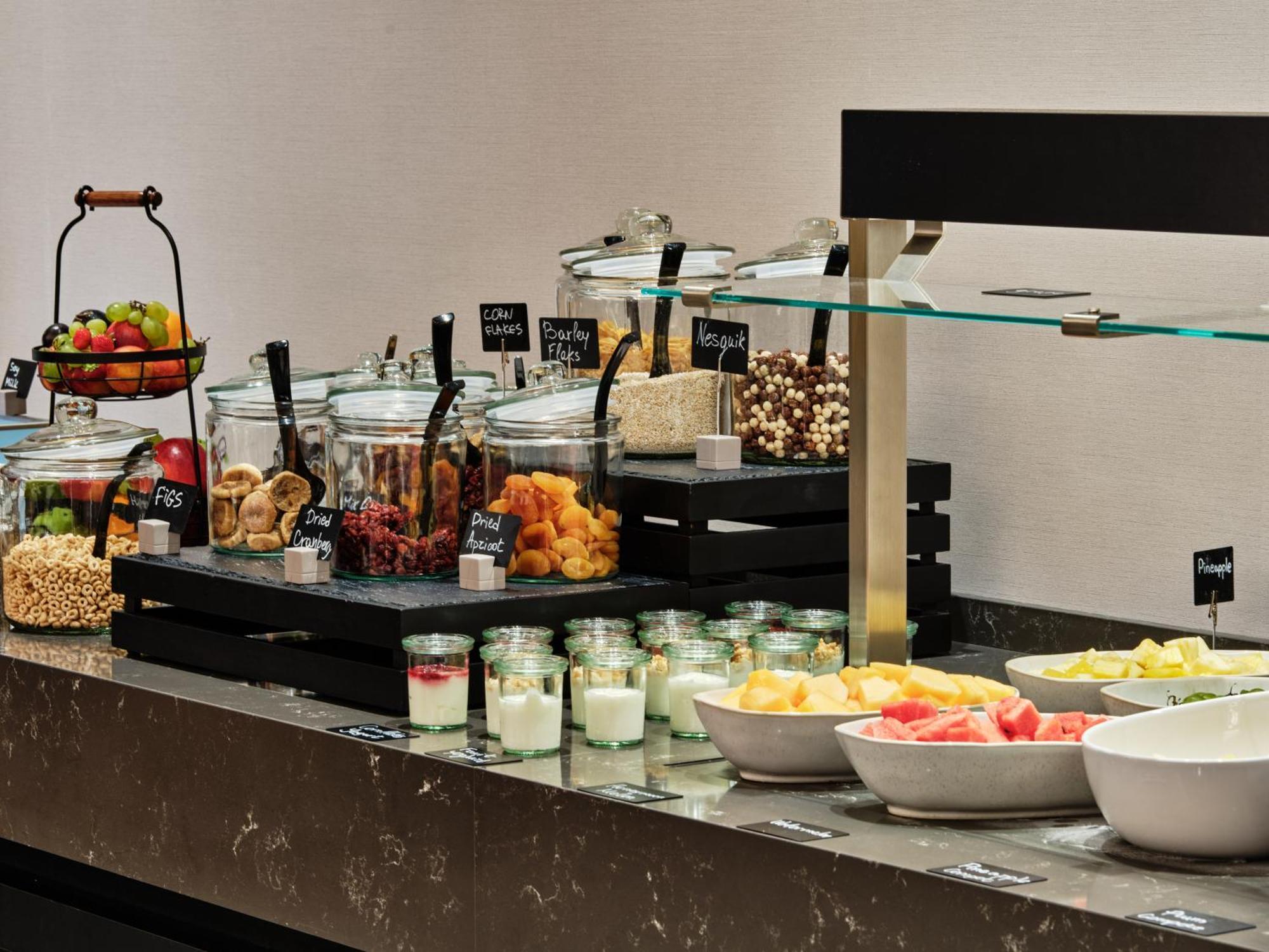 Hotel Crowne Plaza Sofia By Ihg Exterior foto