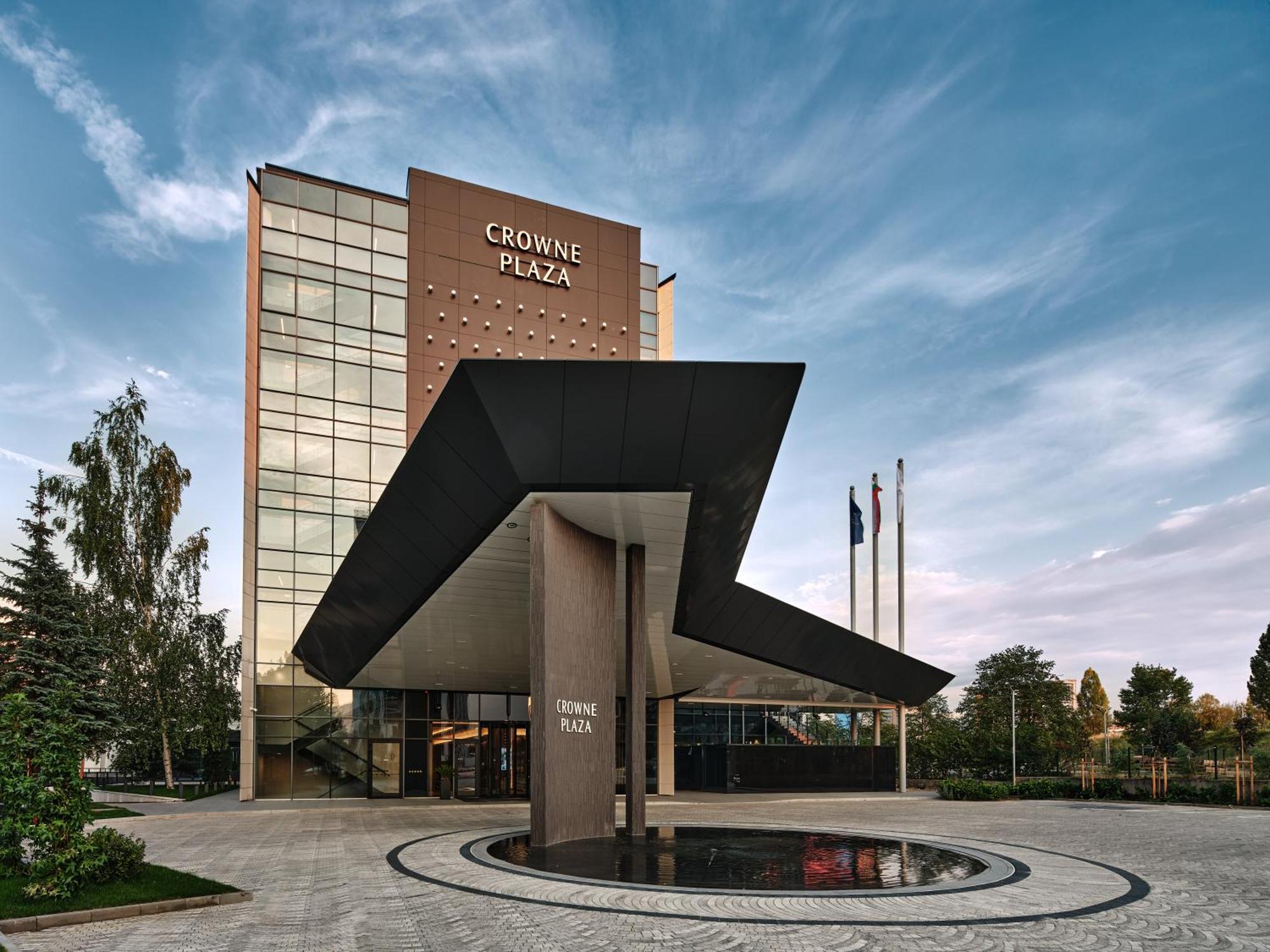 Hotel Crowne Plaza Sofia By Ihg Exterior foto